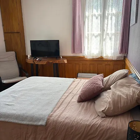 D Chez Catherve Bed & Breakfast