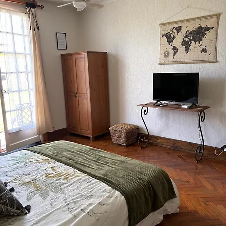 D Chez Catherve Bed & Breakfast 3*
